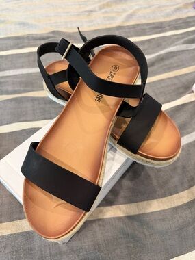 Dream Pairs Black Ankle-Strap Espadrille Sandals